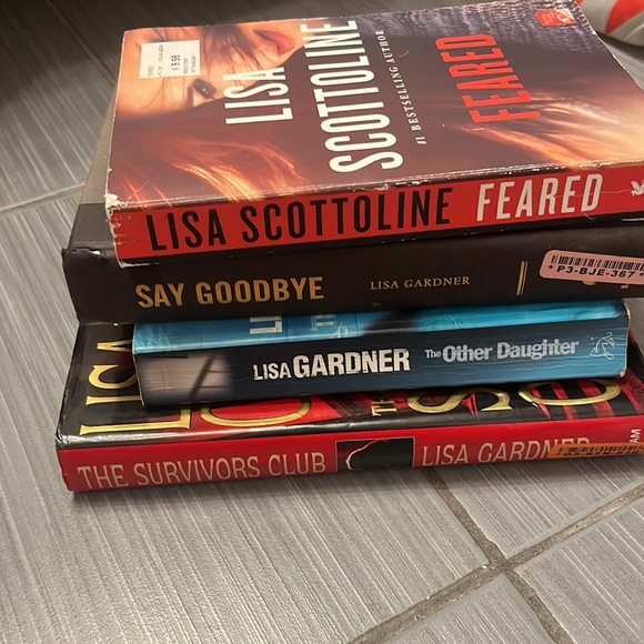 Bundle four fiction books by lisa Gardner and lisa Scottline - Picture 4 of 6